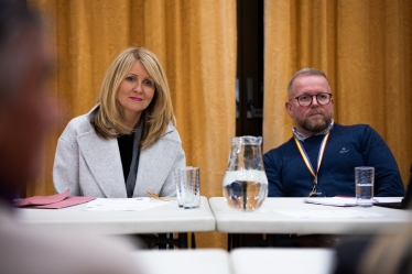 Esther McVey MP and Cllr Phil Marshall meet local residents